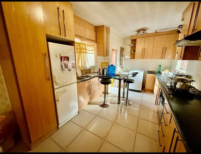 3 BEDROOM HOUSE FOR SALE IN VANDERBIJLPARK CE 5